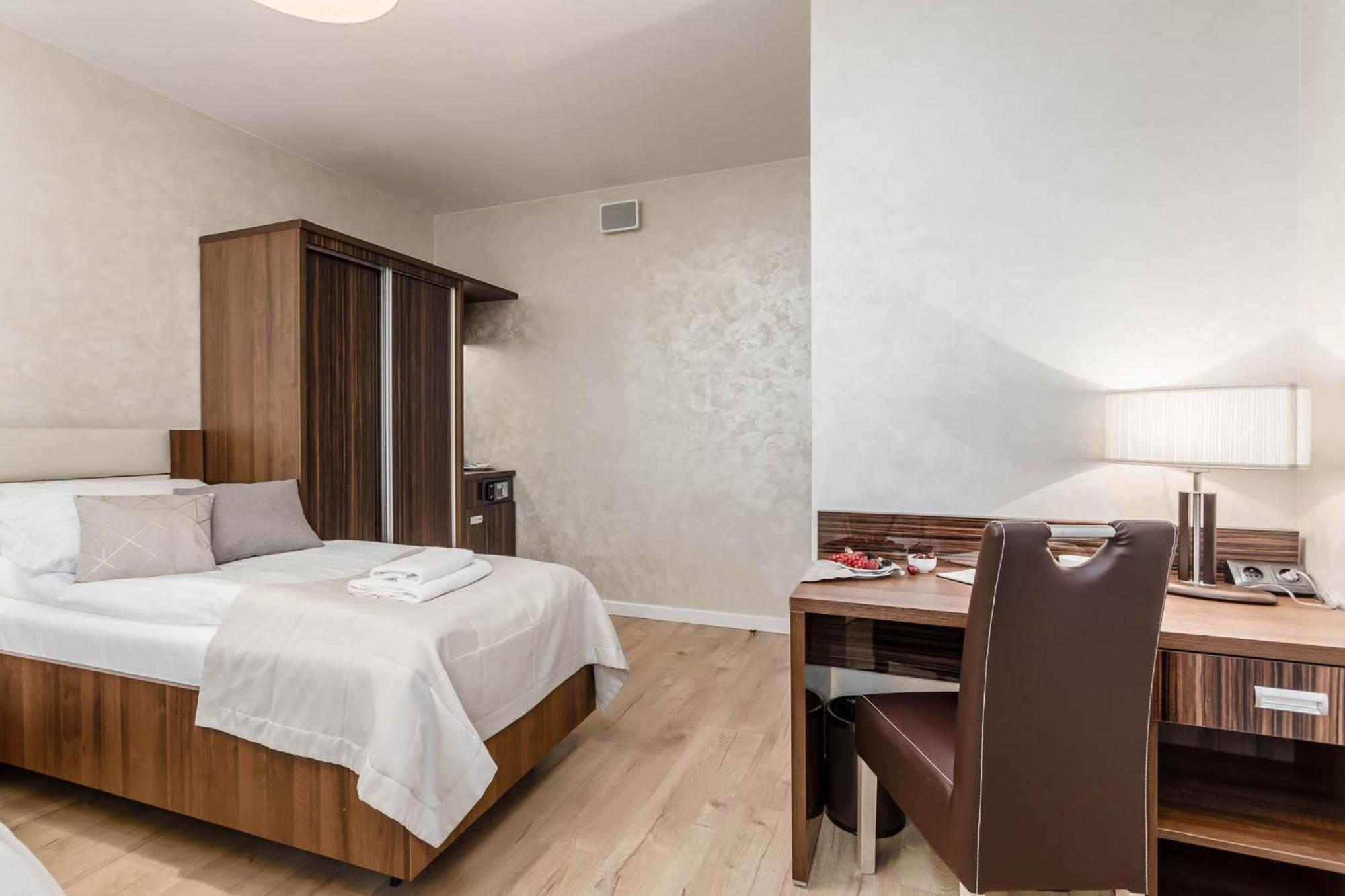 Rent Like - Deo Plaza * Danzig